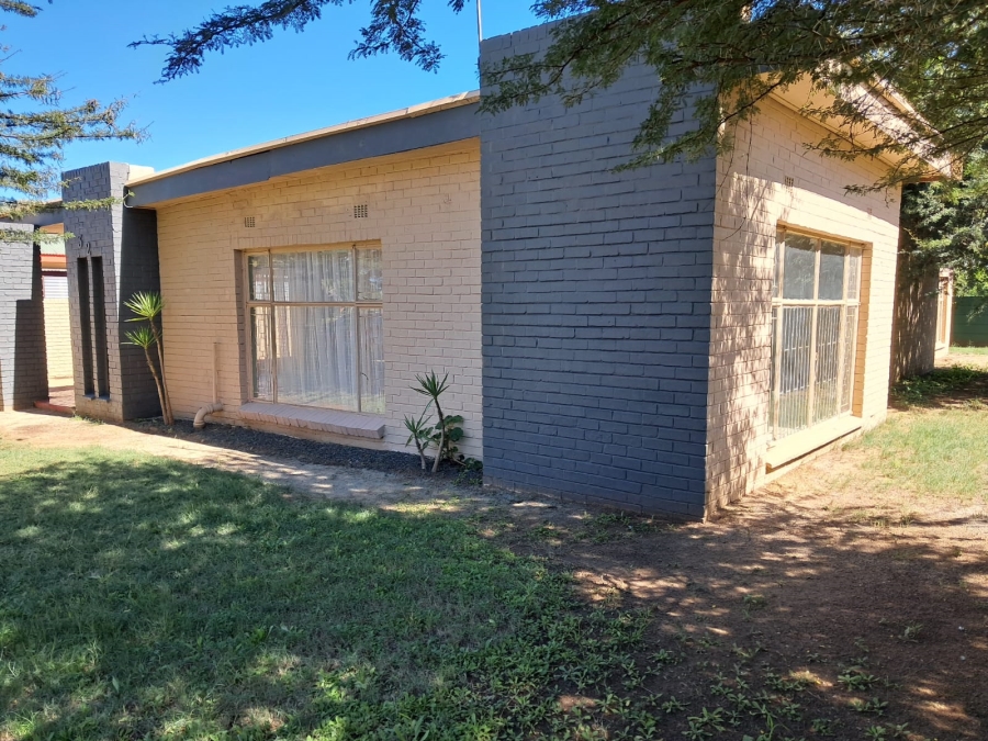 4 Bedroom Property for Sale in Odendaalsrus Free State